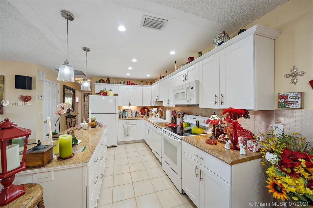 Open Concept w/ Walk In Pantry