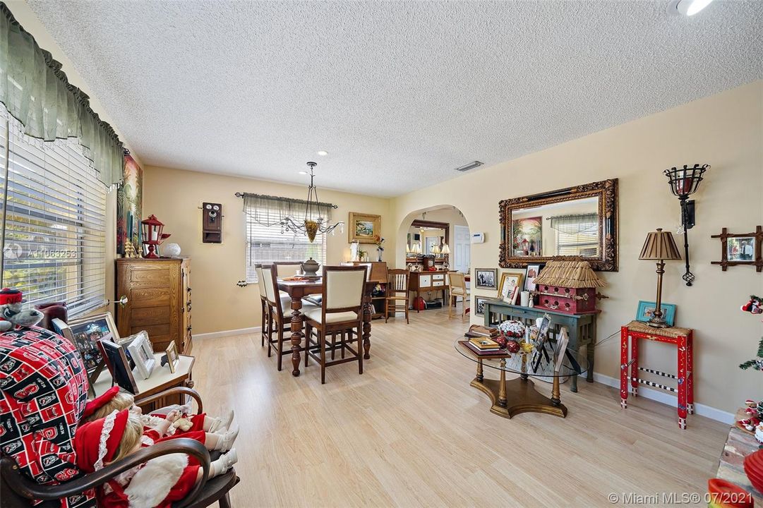 2nd Living Space w/ Bright Windows