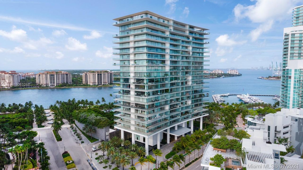 Recently Sold: $8,950,000 (3 beds, 3 baths, 3103 Square Feet)