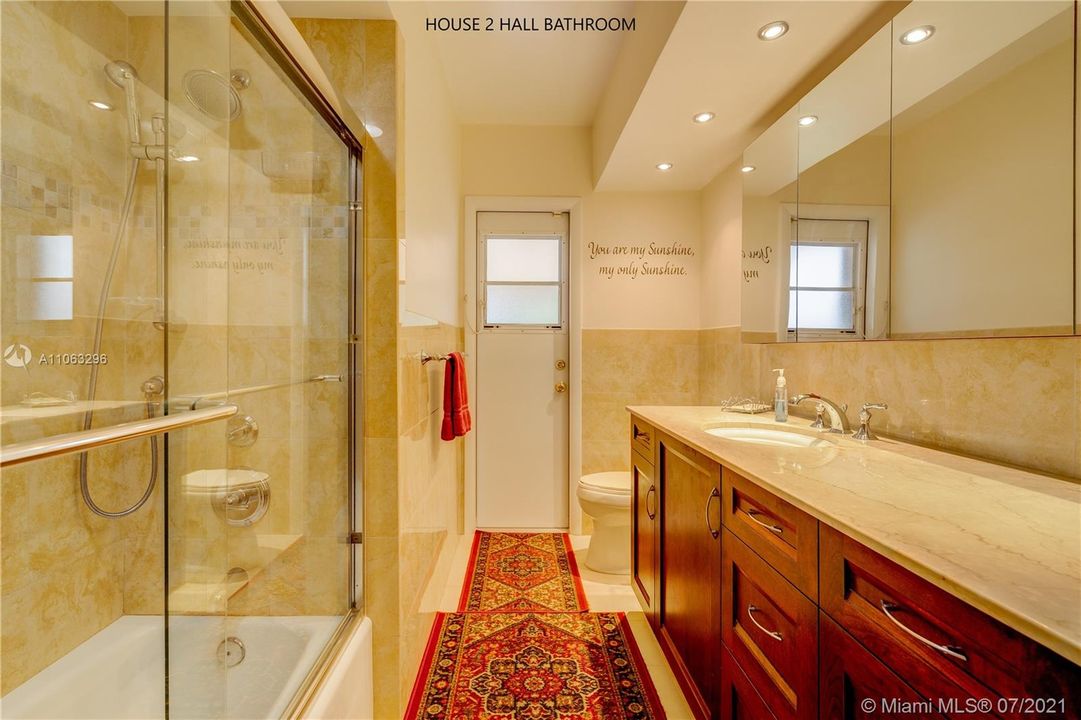 最近售出: $1,999,000 (7 贝兹, 5 浴室, 5607 平方英尺)