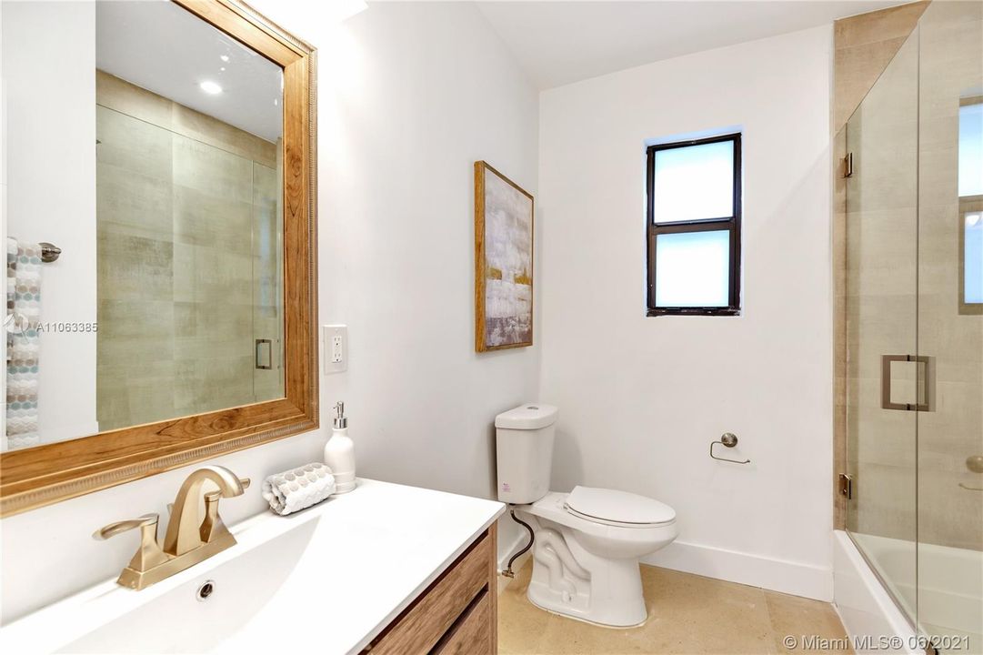 最近售出: $890,000 (4 贝兹, 3 浴室, 1651 平方英尺)