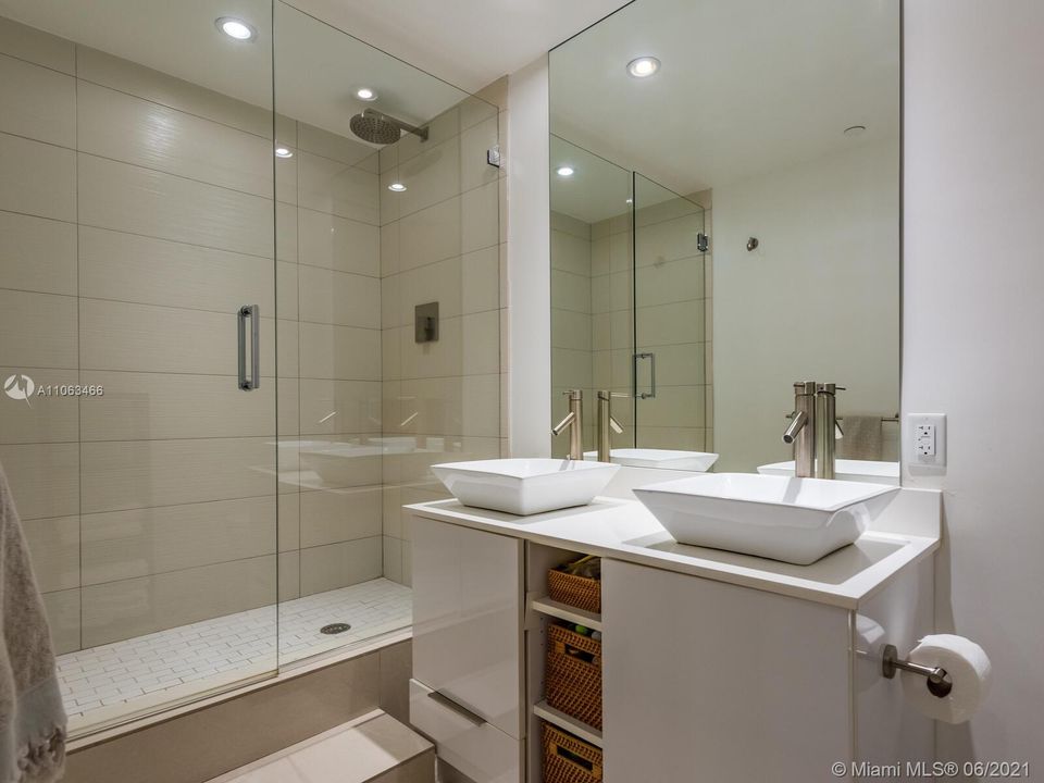 最近售出: $1,150,000 (2 贝兹, 2 浴室, 1532 平方英尺)