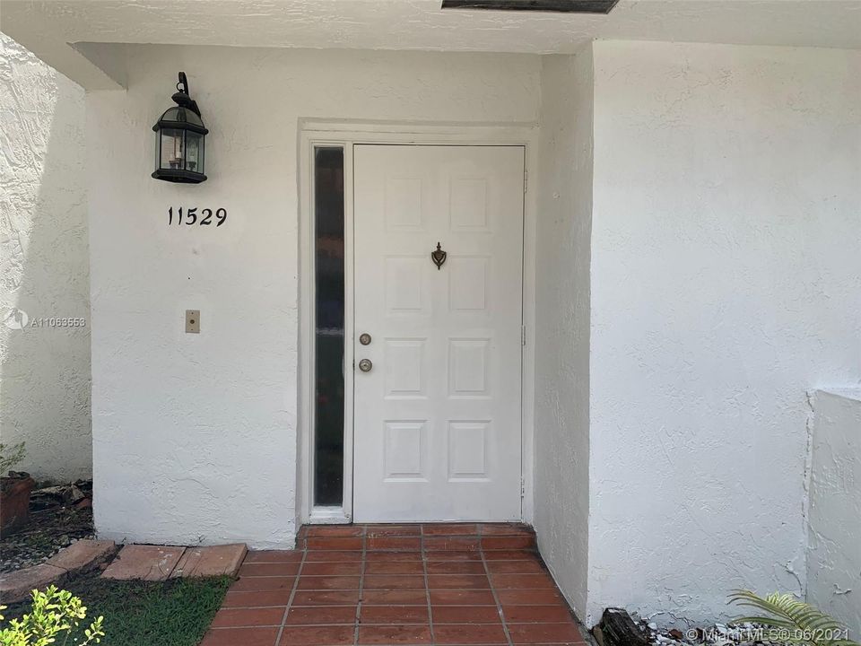 Recently Rented: $2,250 (3 beds, 3 baths, 1644 Square Feet)