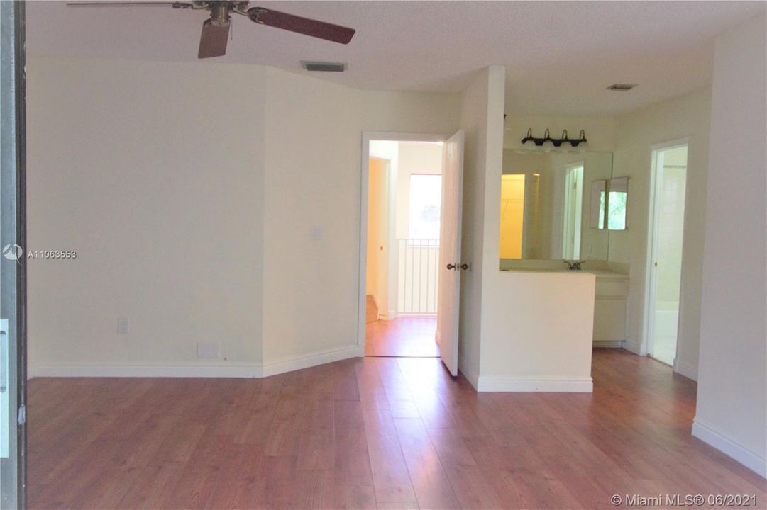 Recently Rented: $2,250 (3 beds, 3 baths, 1644 Square Feet)