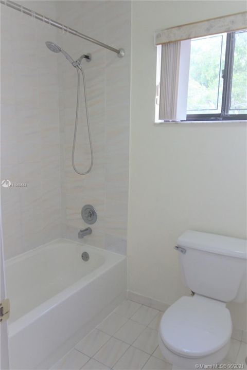 Recently Rented: $2,250 (3 beds, 3 baths, 1644 Square Feet)