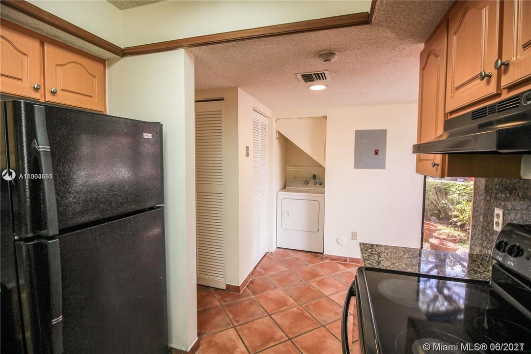 Recently Rented: $2,250 (3 beds, 3 baths, 1644 Square Feet)