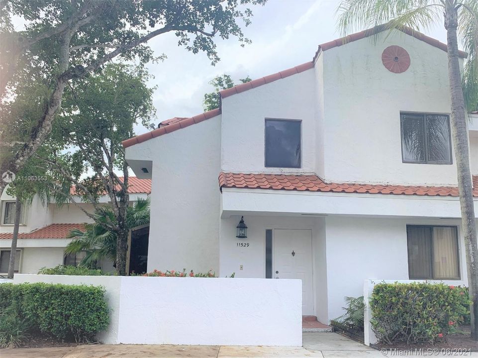 Recently Rented: $2,250 (3 beds, 3 baths, 1644 Square Feet)