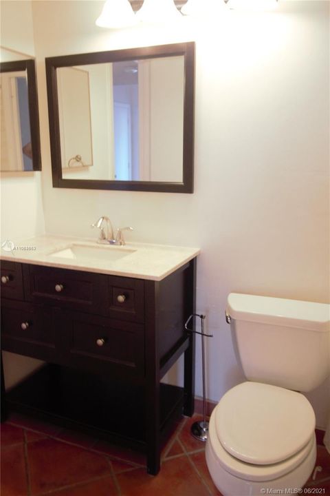 Recently Rented: $2,250 (3 beds, 3 baths, 1644 Square Feet)