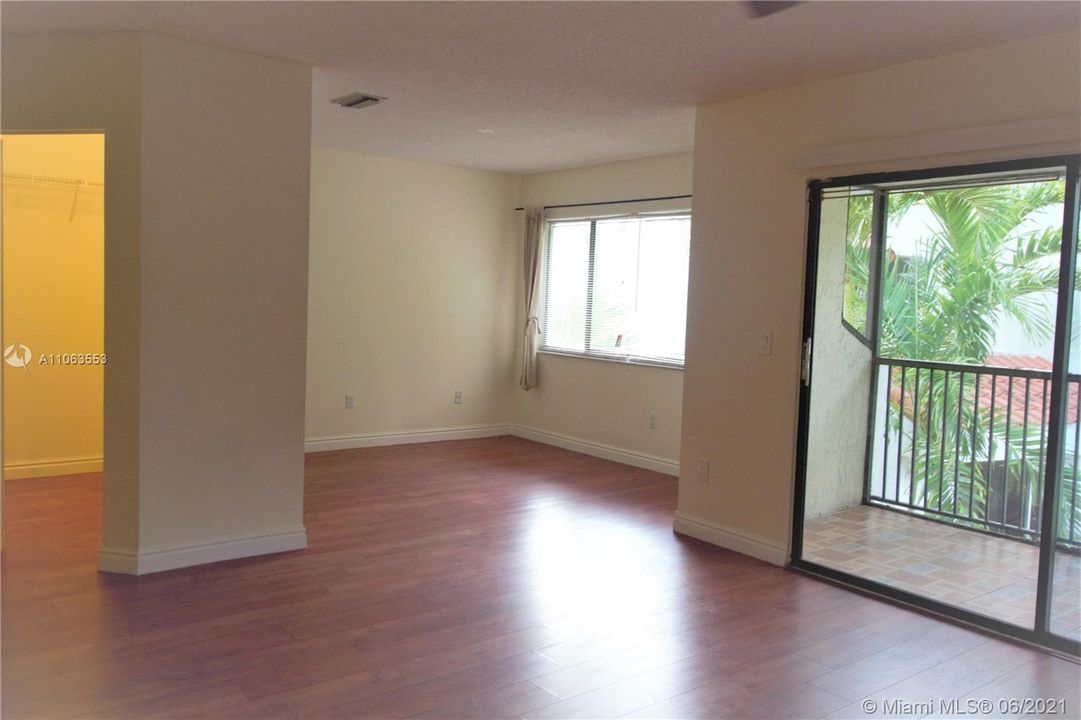 Recently Rented: $2,250 (3 beds, 3 baths, 1644 Square Feet)