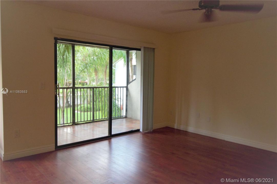 Recently Rented: $2,250 (3 beds, 3 baths, 1644 Square Feet)