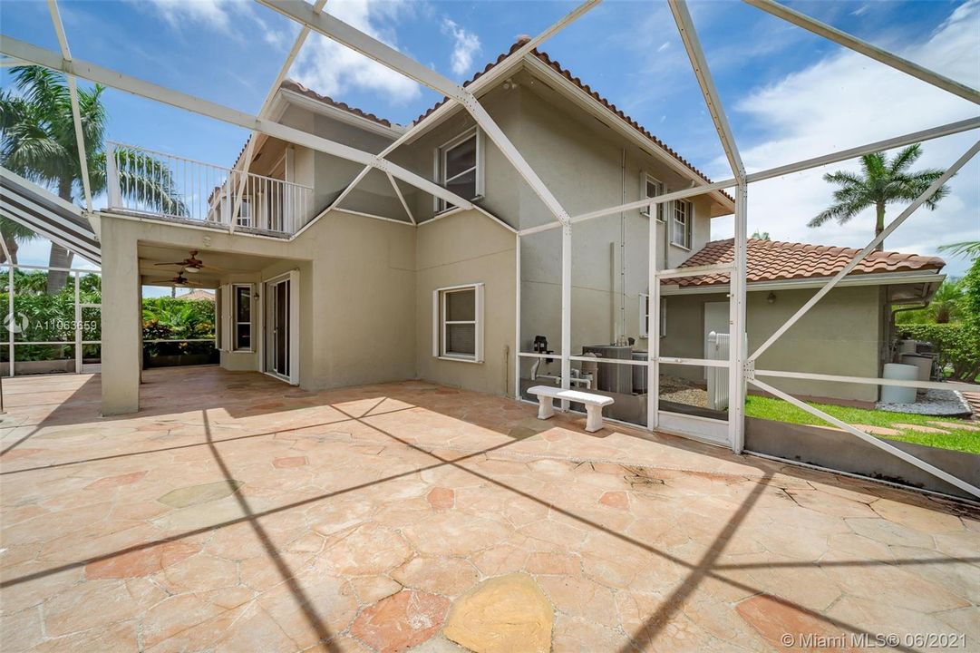 Vendido Recientemente: $799,900 (6 camas, 3 baños, 3234 Pies cuadrados)