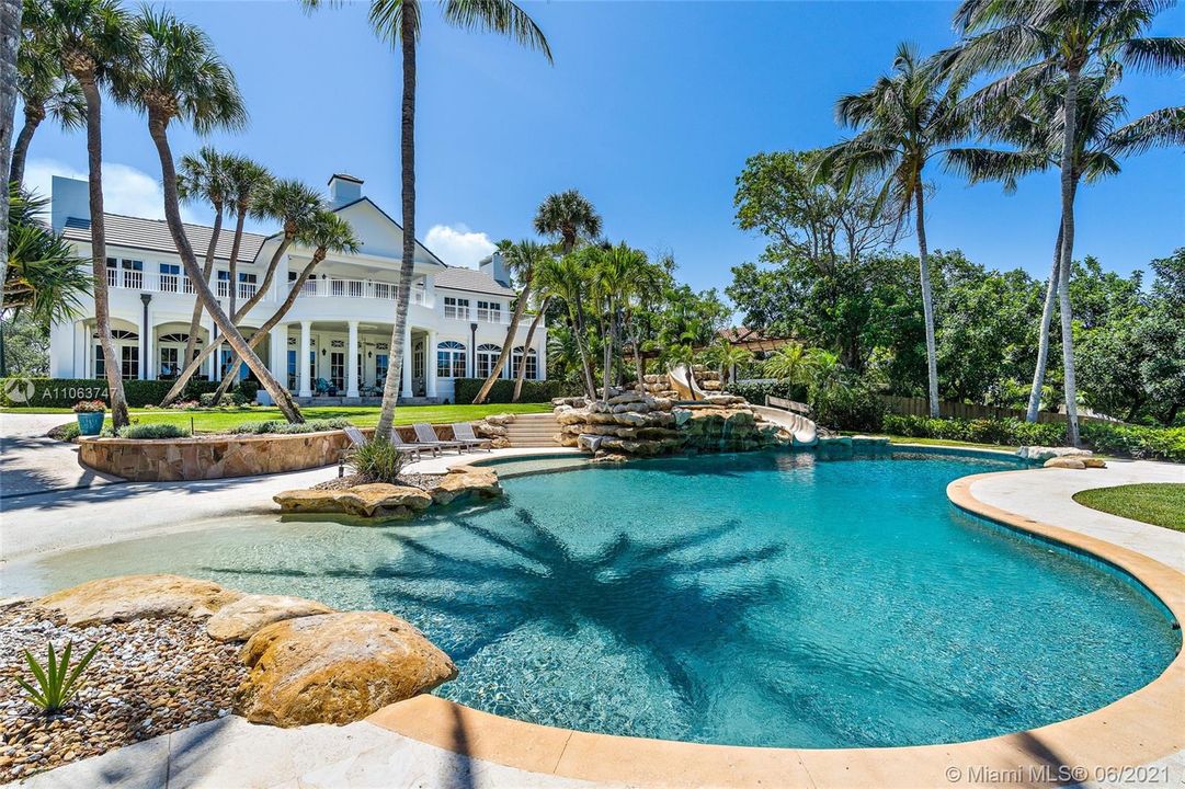 Recently Sold: $15,000,000 (6 beds, 6 baths, 12910 Square Feet)