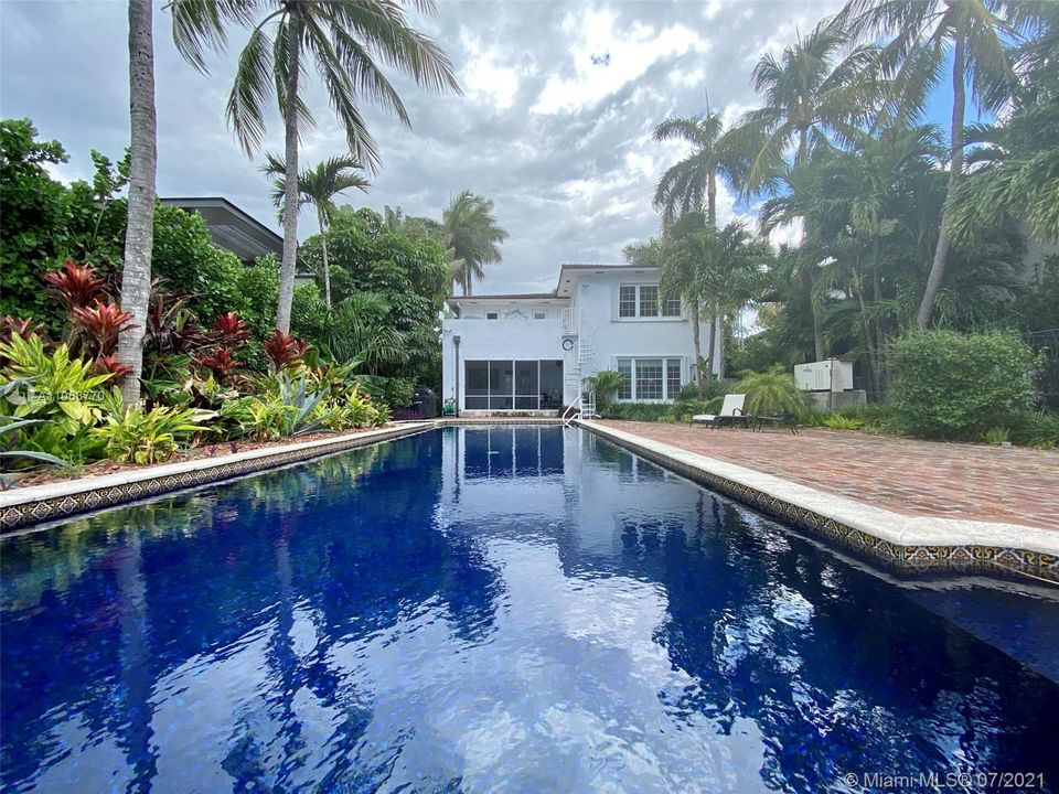 Recently Sold: $8,250,000 (4 beds, 3 baths, 0 Square Feet)