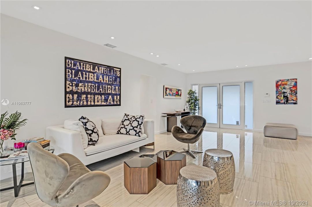 Recently Sold: $2,690,000 (3 beds, 3 baths, 2215 Square Feet)
