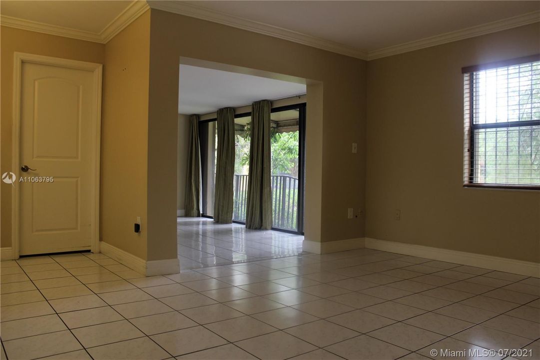 Recently Sold: $245,000 (2 beds, 2 baths, 1180 Square Feet)