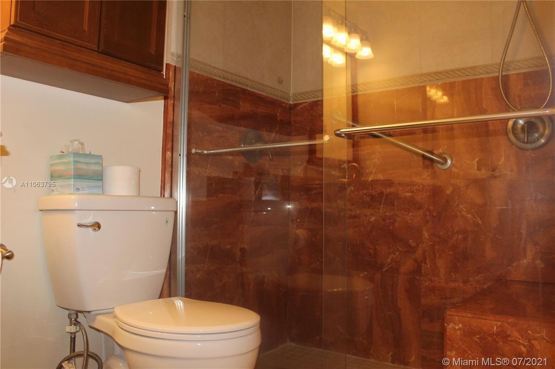 Recently Sold: $245,000 (2 beds, 2 baths, 1180 Square Feet)