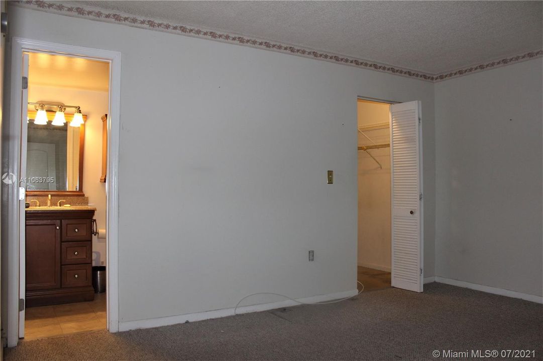 Recently Sold: $245,000 (2 beds, 2 baths, 1180 Square Feet)