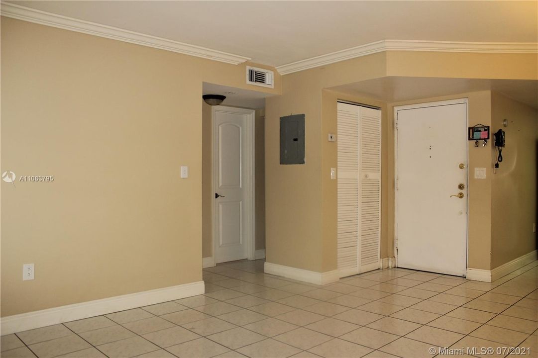 Recently Sold: $245,000 (2 beds, 2 baths, 1180 Square Feet)