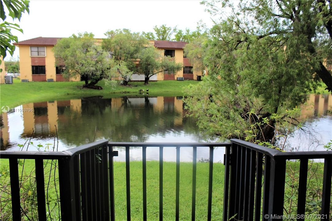 Recently Sold: $245,000 (2 beds, 2 baths, 1180 Square Feet)