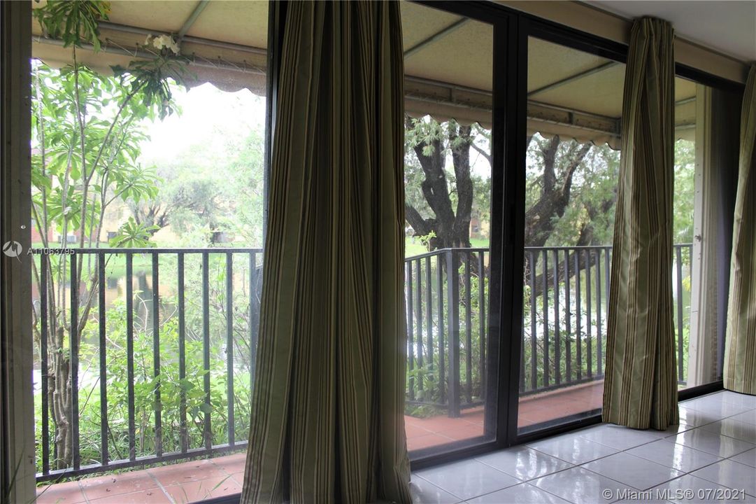 Recently Sold: $245,000 (2 beds, 2 baths, 1180 Square Feet)