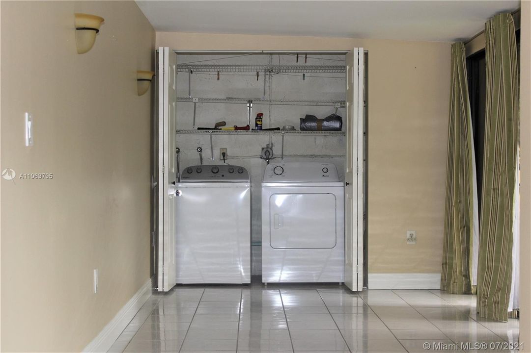 Recently Sold: $245,000 (2 beds, 2 baths, 1180 Square Feet)