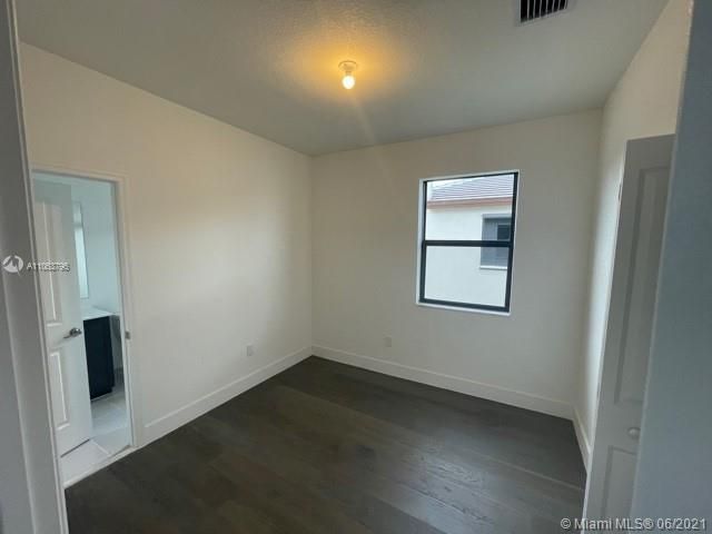 Recientemente alquilado: $3,850 (4 camas, 3 baños, 2094 Pies cuadrados)