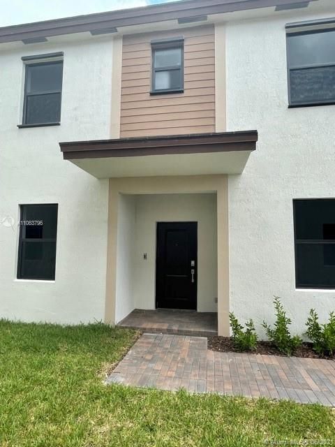 Recientemente alquilado: $3,850 (4 camas, 3 baños, 2094 Pies cuadrados)