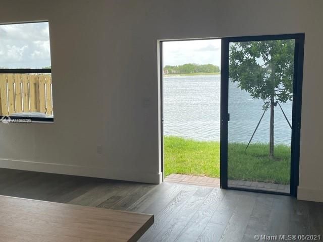 Recientemente alquilado: $3,850 (4 camas, 3 baños, 2094 Pies cuadrados)