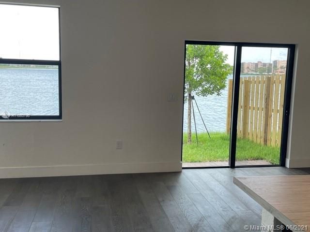 Recientemente alquilado: $3,850 (4 camas, 3 baños, 2094 Pies cuadrados)