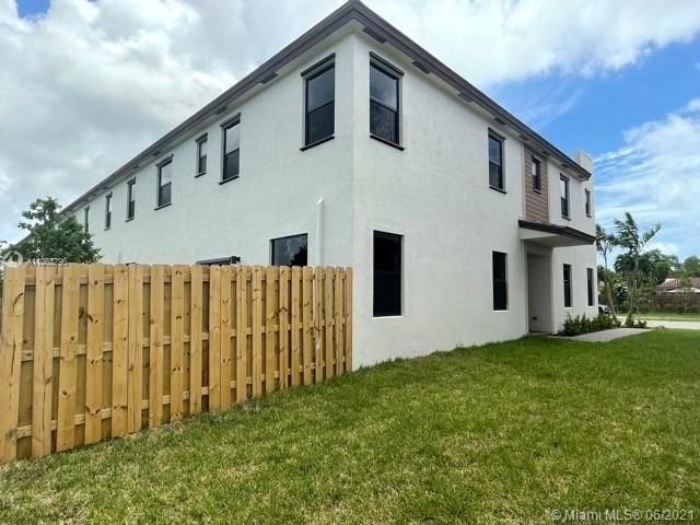 Recientemente alquilado: $3,850 (4 camas, 3 baños, 2094 Pies cuadrados)