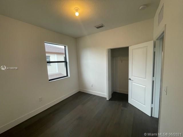 Recientemente alquilado: $3,850 (4 camas, 3 baños, 2094 Pies cuadrados)