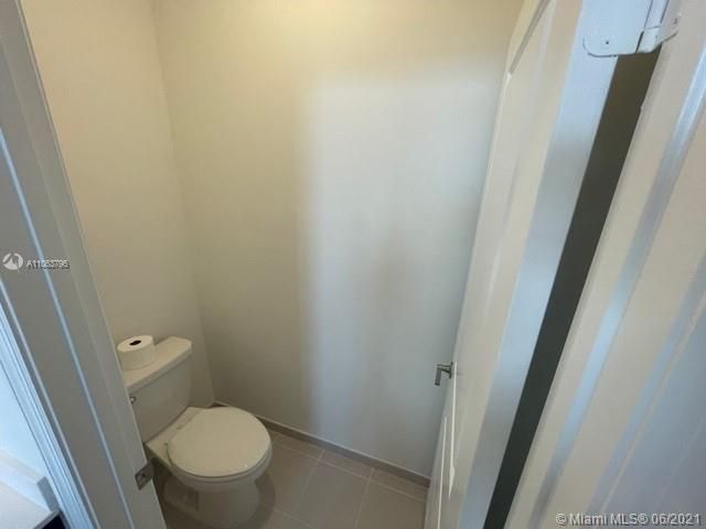 Recientemente alquilado: $3,850 (4 camas, 3 baños, 2094 Pies cuadrados)