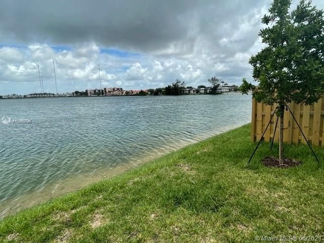 Recientemente alquilado: $3,850 (4 camas, 3 baños, 2094 Pies cuadrados)