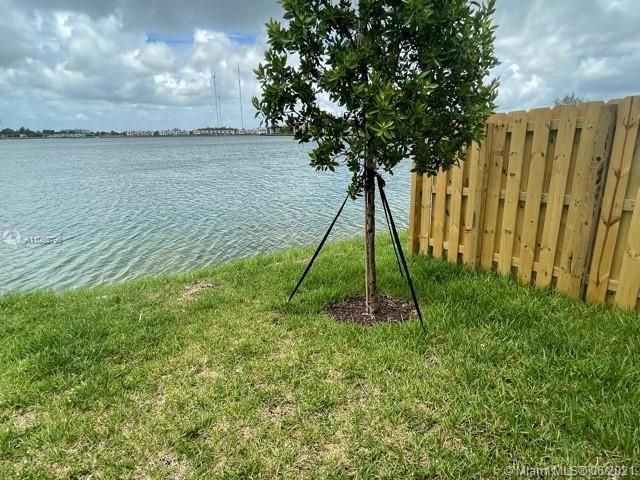 Recientemente alquilado: $3,850 (4 camas, 3 baños, 2094 Pies cuadrados)