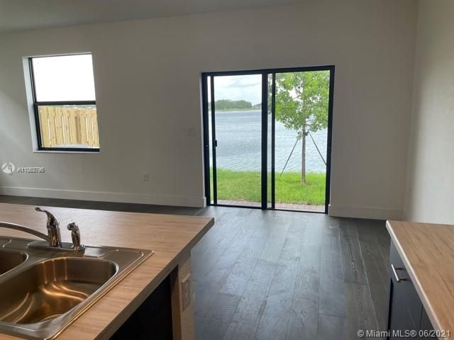 Recientemente alquilado: $3,850 (4 camas, 3 baños, 2094 Pies cuadrados)