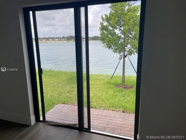 Recientemente alquilado: $3,850 (4 camas, 3 baños, 2094 Pies cuadrados)