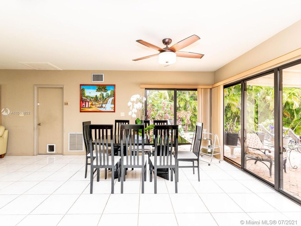 Recently Sold: $2,550,000 (3 beds, 2 baths, 2242 Square Feet)