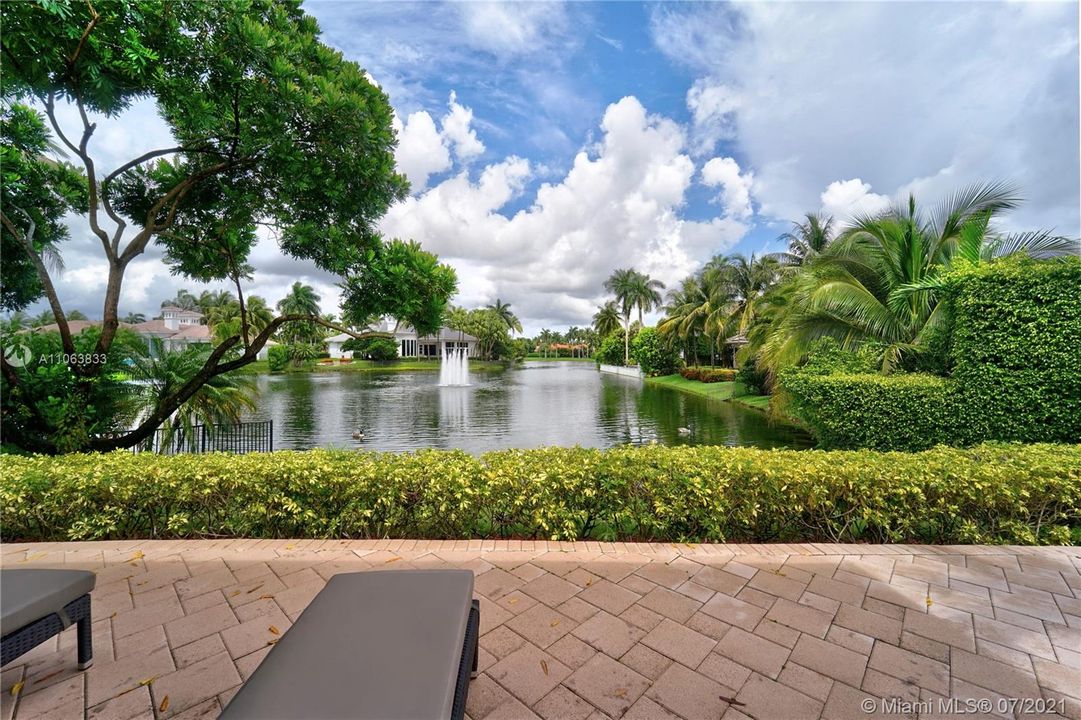 Recently Sold: $2,299,000 (5 beds, 4 baths, 4254 Square Feet)