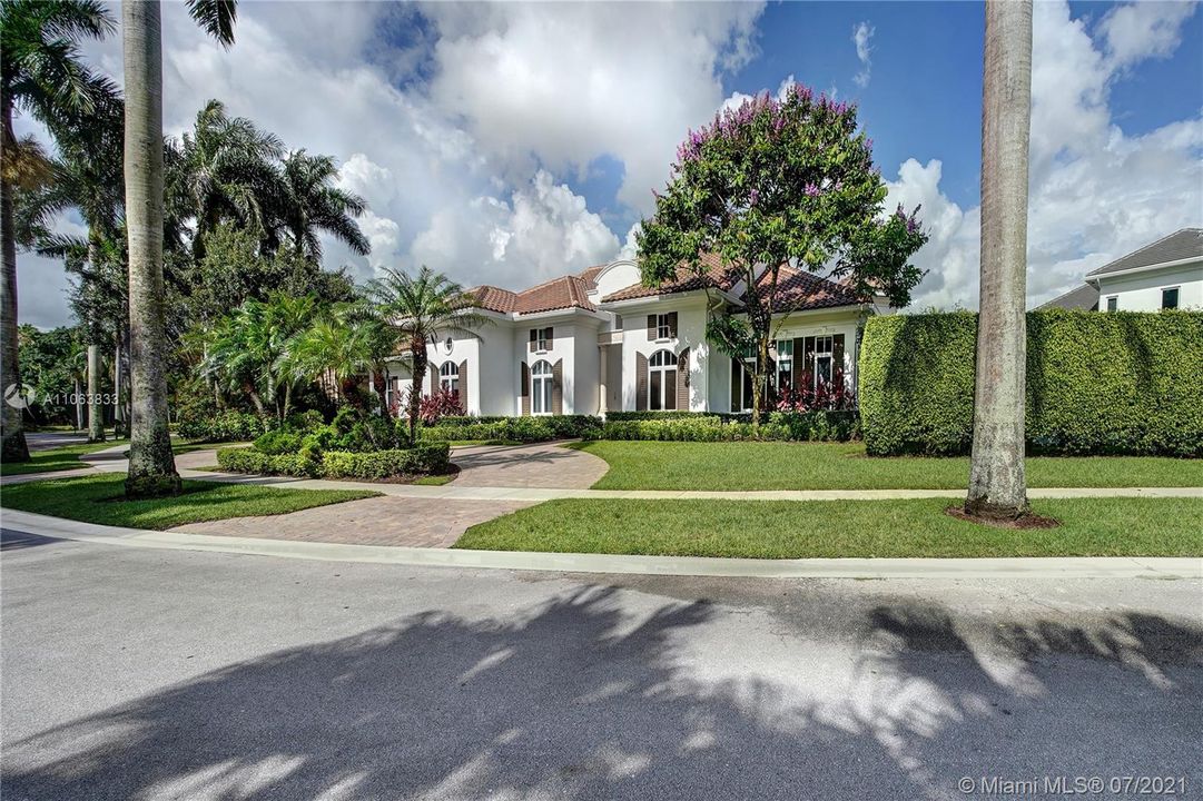 Recently Sold: $2,299,000 (5 beds, 4 baths, 4254 Square Feet)