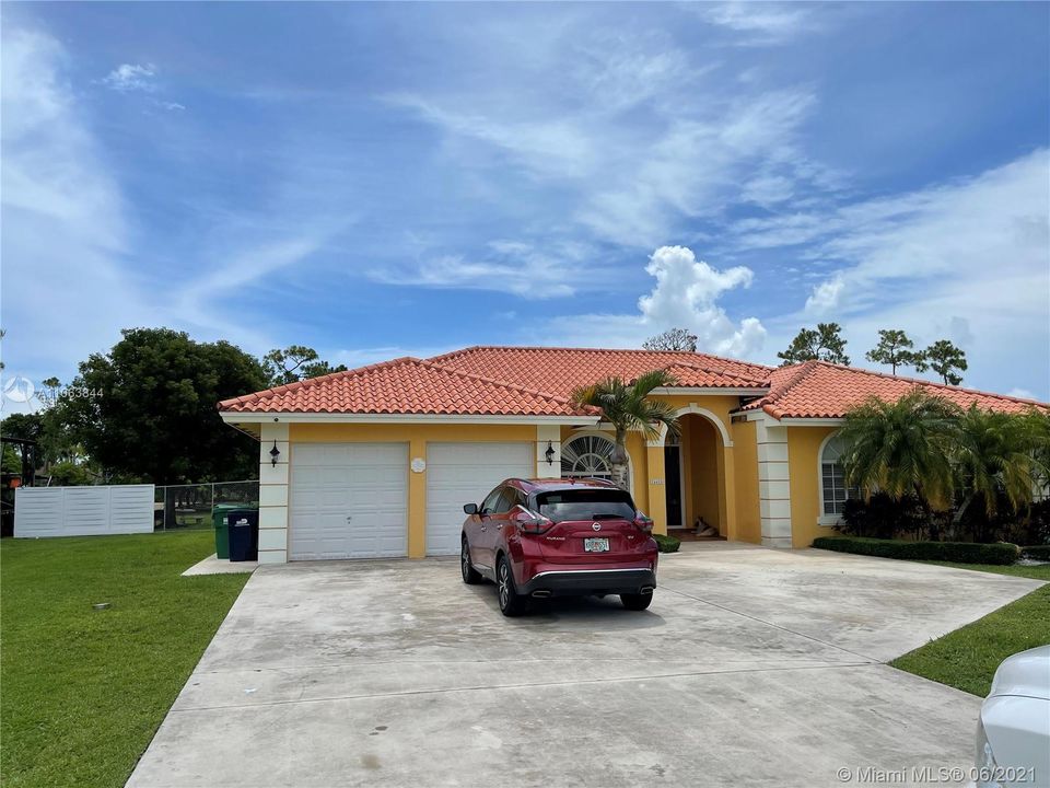 Recently Sold: $800,000 (4 beds, 2 baths, 0 Square Feet)