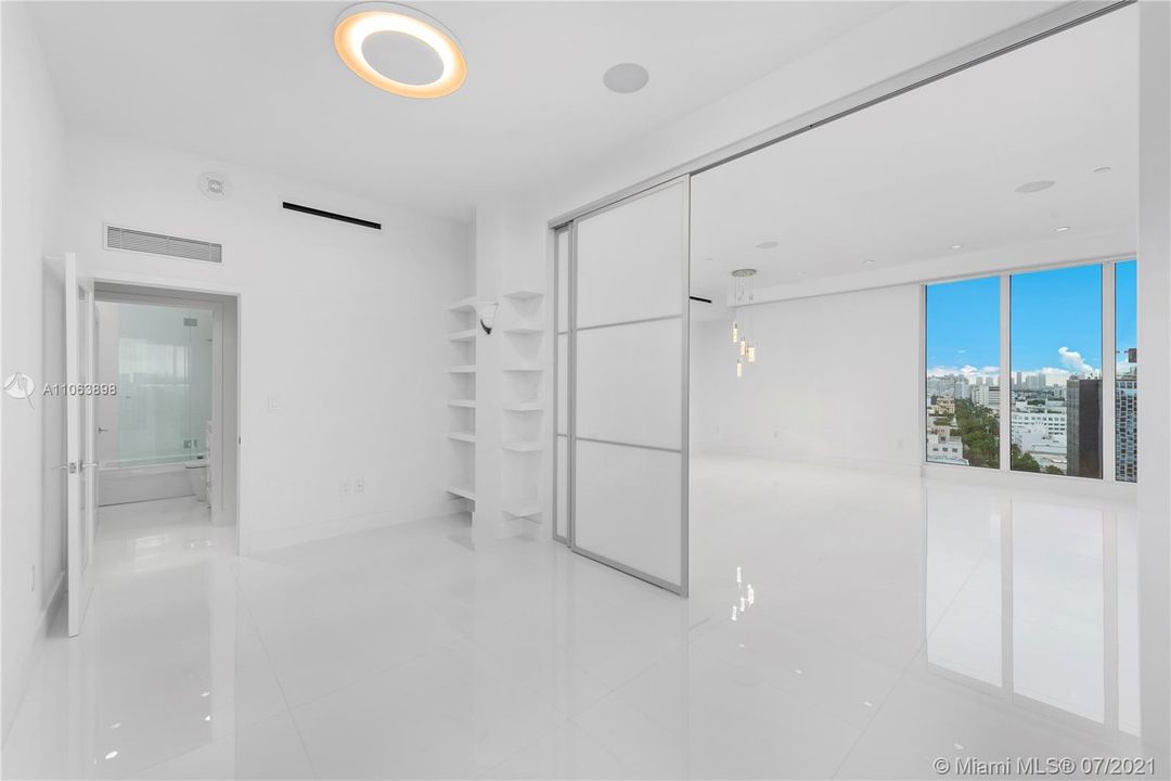 Recently Sold: $1,595,000 (2 beds, 2 baths, 1490 Square Feet)