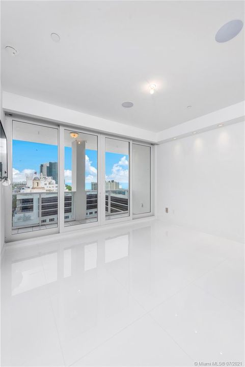 Recently Sold: $1,595,000 (2 beds, 2 baths, 1490 Square Feet)