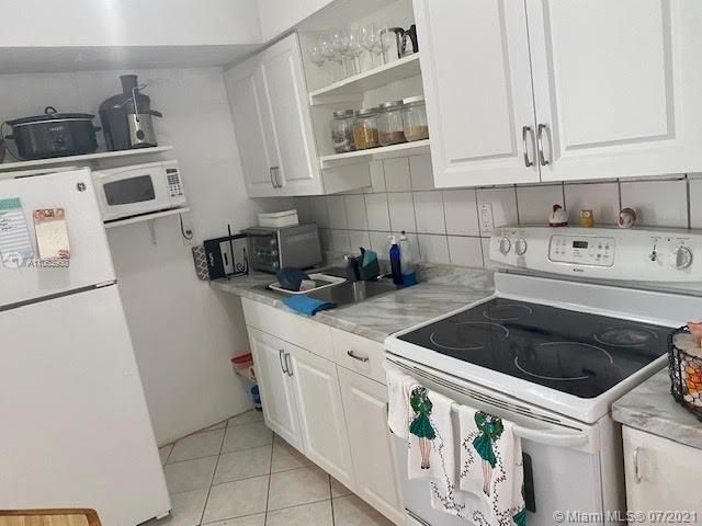 Недавно продано: $115,900 (1 спален, 1 ванн, 590 Квадратных фут)