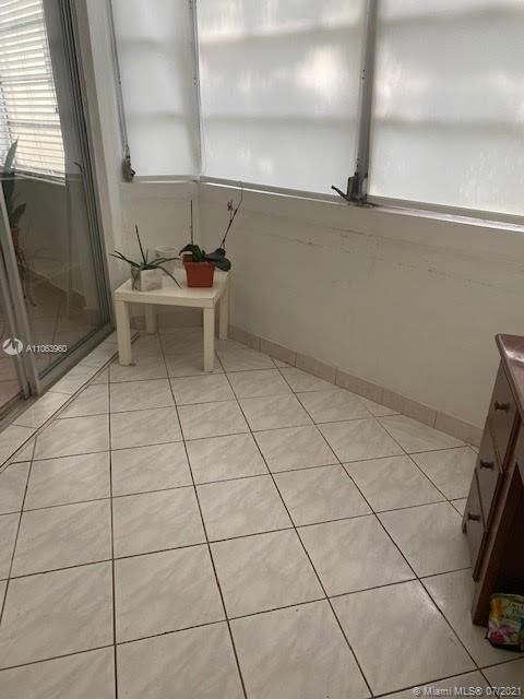 Недавно продано: $115,900 (1 спален, 1 ванн, 590 Квадратных фут)