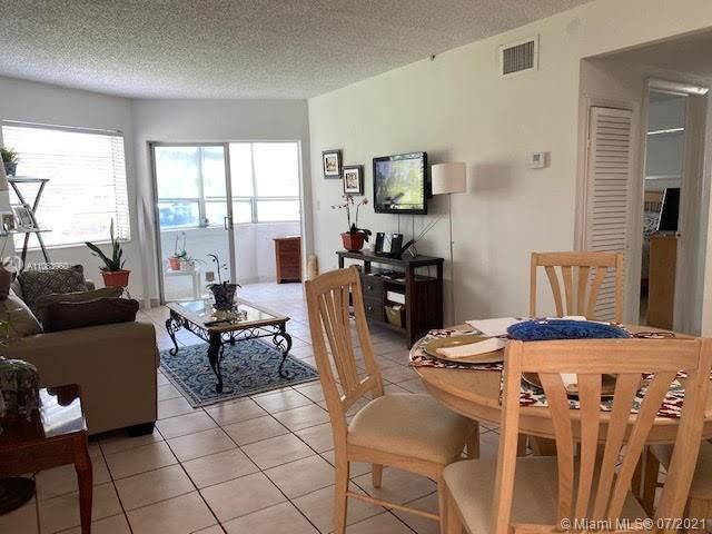 Недавно продано: $115,900 (1 спален, 1 ванн, 590 Квадратных фут)