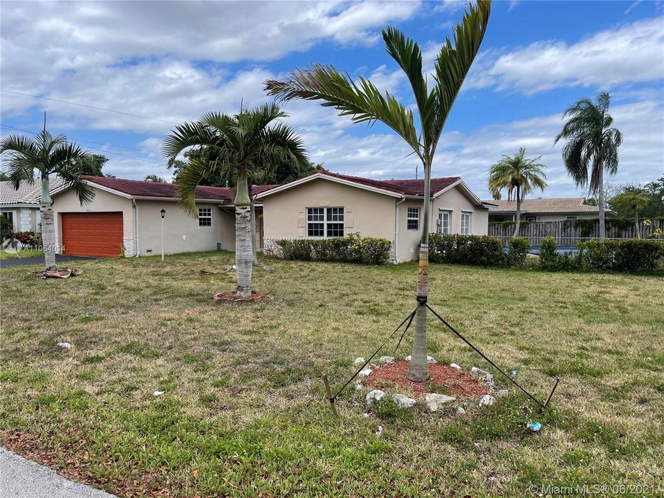 Recently Sold: $325,000 (4 beds, 2 baths, 1667 Square Feet)