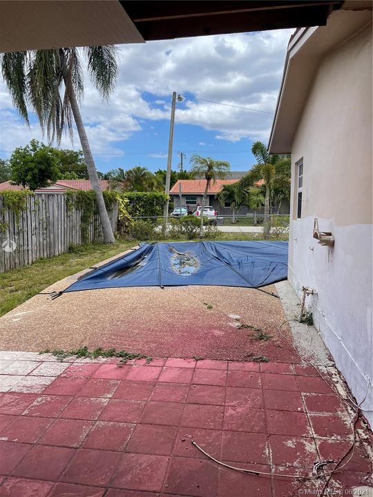 Vendido Recientemente: $325,000 (4 camas, 2 baños, 1667 Pies cuadrados)