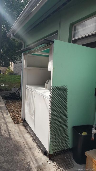 Recently Rented: $1,625 (2 beds, 1 baths, 3423 Square Feet)