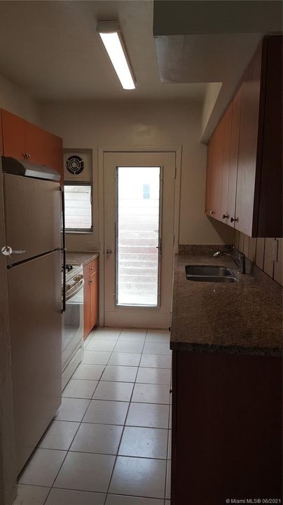 Recently Rented: $1,625 (2 beds, 1 baths, 3423 Square Feet)