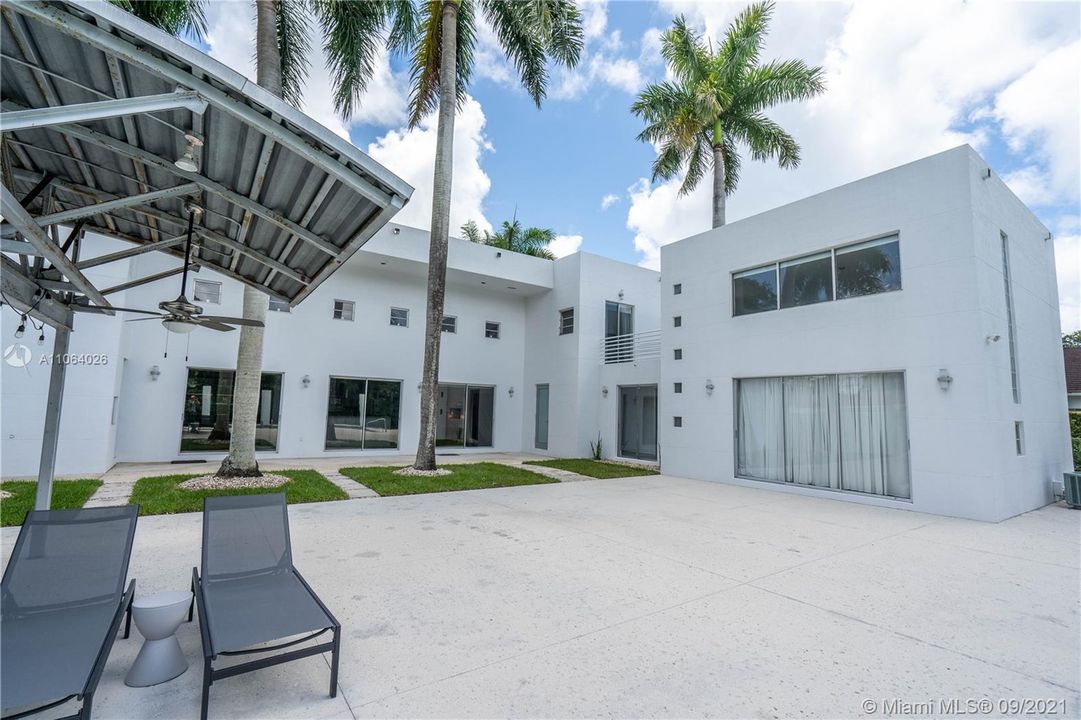 Recently Sold: $1,999,000 (5 beds, 4 baths, 4014 Square Feet)